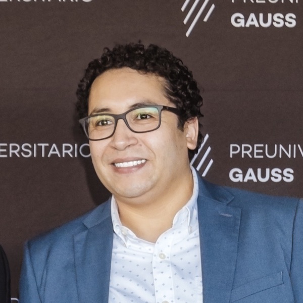 Alejandro Ramírez, Director de Física de Preuniversitario Gauss, Ingeniero Civil Industrial UC