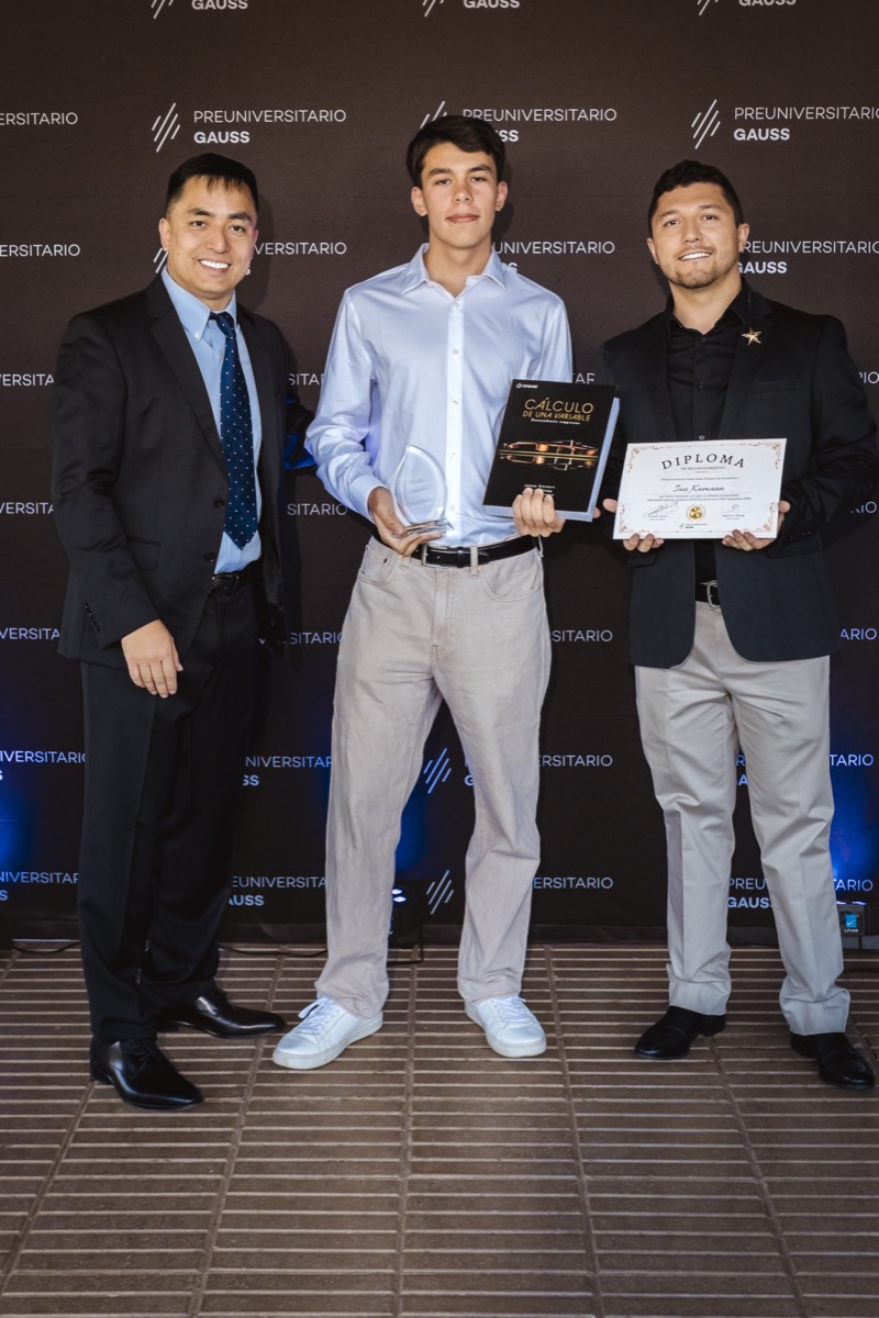 Ian Kamann, alumno de Preuniversitario Gauss con doble Puntaje Máximo en la PAES 2026