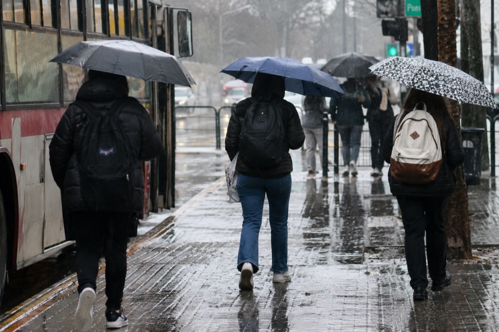 El Concecuente — ¿Qué alternativa tienen los estudiantes cuando las lluvias impiden llegar a clases presenciales? (2026)
